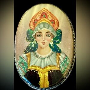 Vintage Hand Painted MOP Mother of Pearl Russian Lady Portrait Silver Brooch Pin